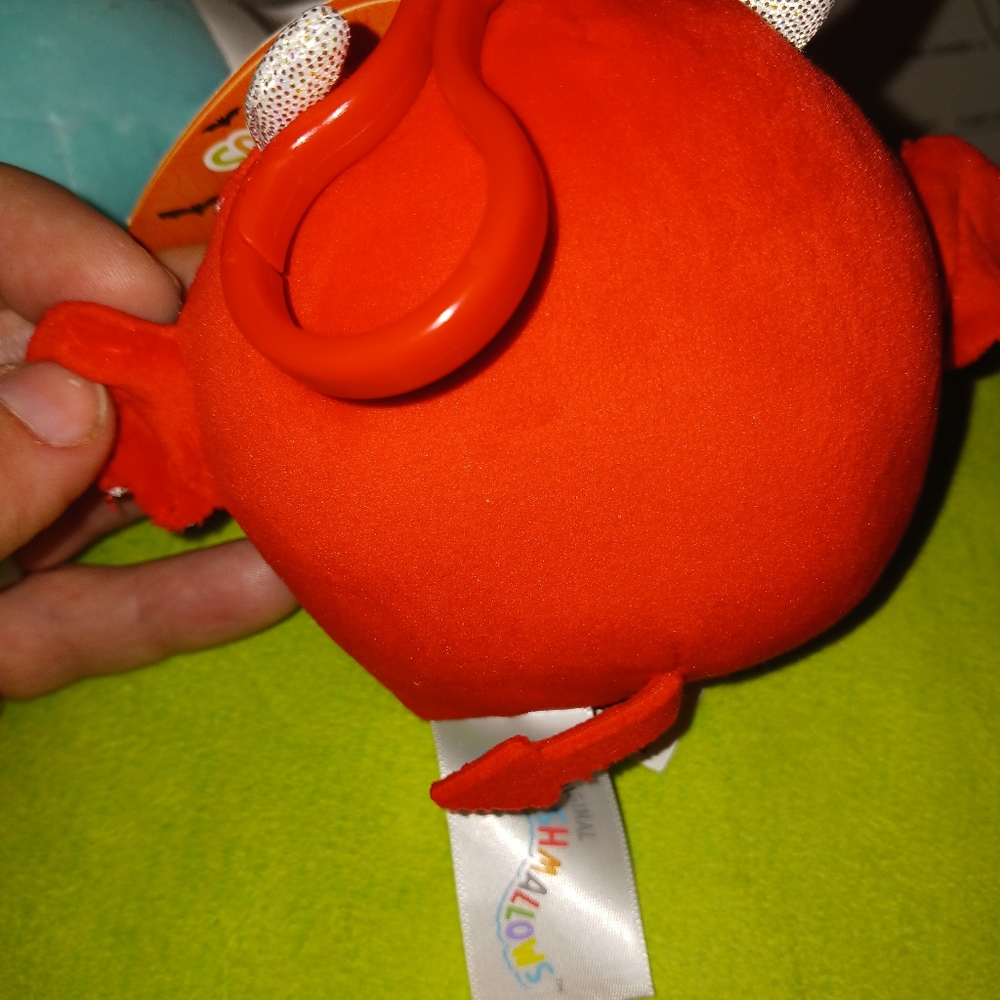 Karlie the bat 3.5" Squishmallow clip - Picture 5 of 8